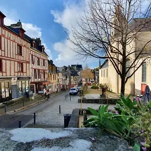 https://le-patio-coeur-de-ville-avec-jardin-gare-a-pied.inbrittany.com